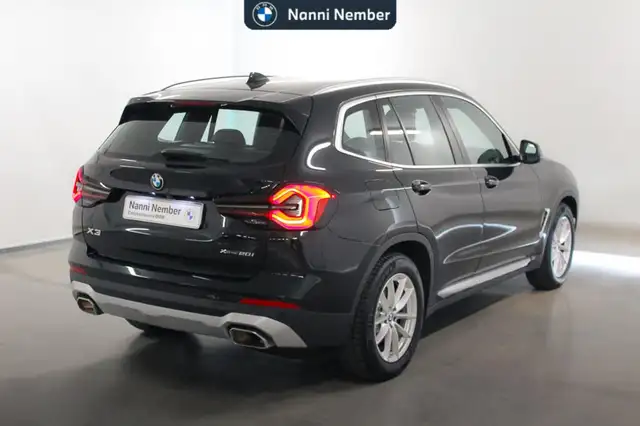BMW X3 view 3