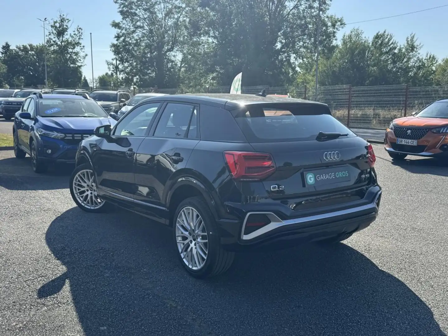 Audi Q2 35 TDI 150 S tronic 7 S line Zwart - 2