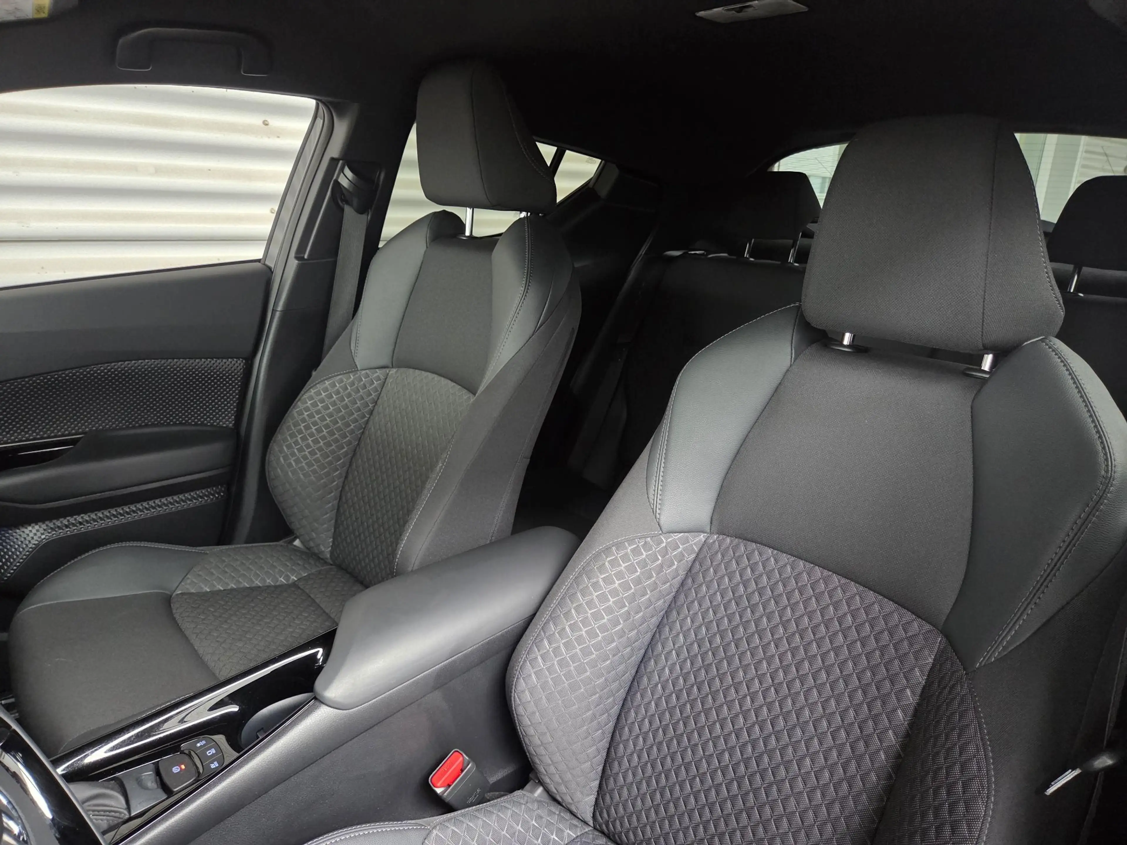 Toyota C-HR 1.8 Hybrid Style — photo 7