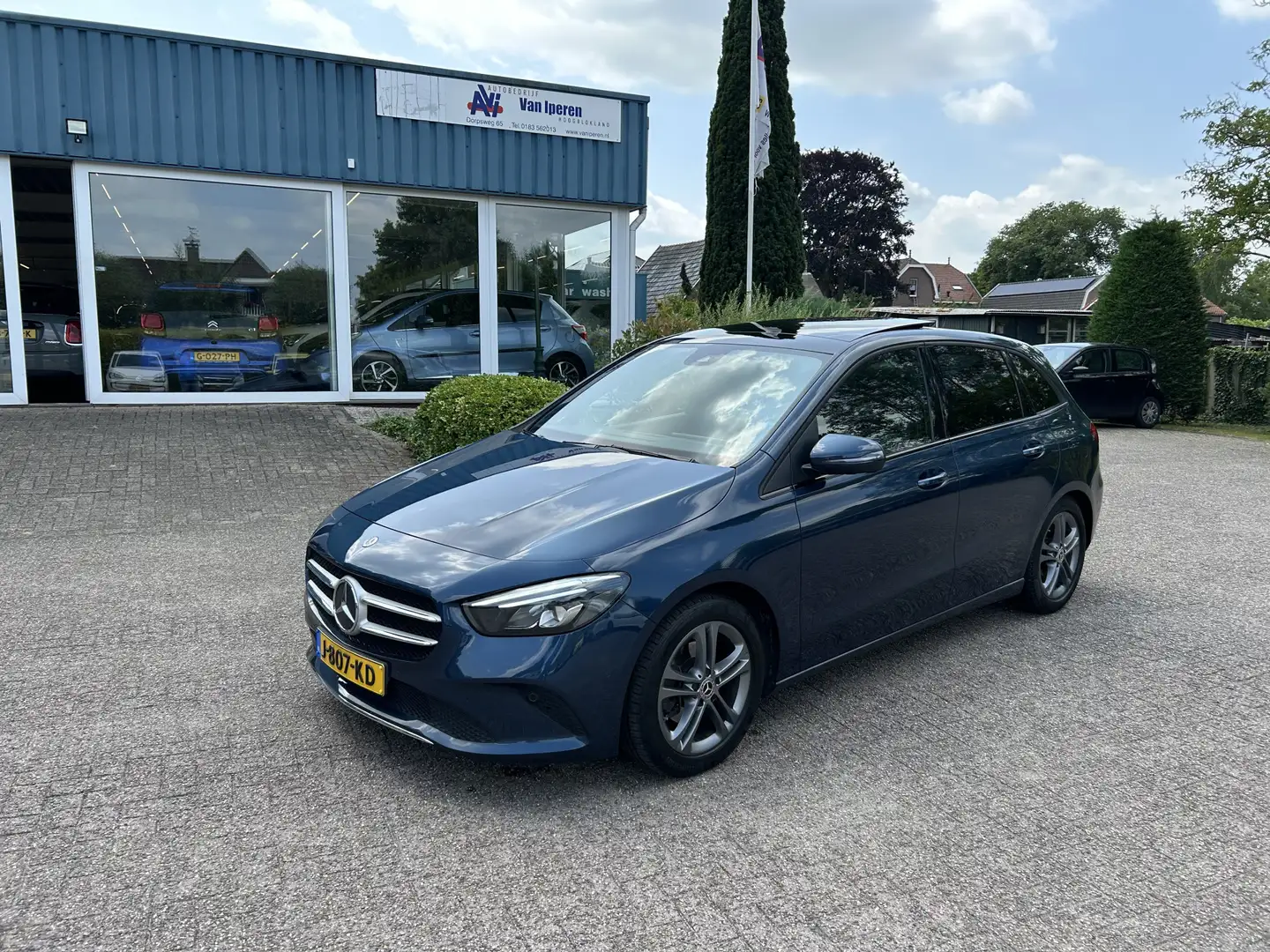 Mercedes-Benz B 180 Advantage Automaat Panoramadak Blauw - 2