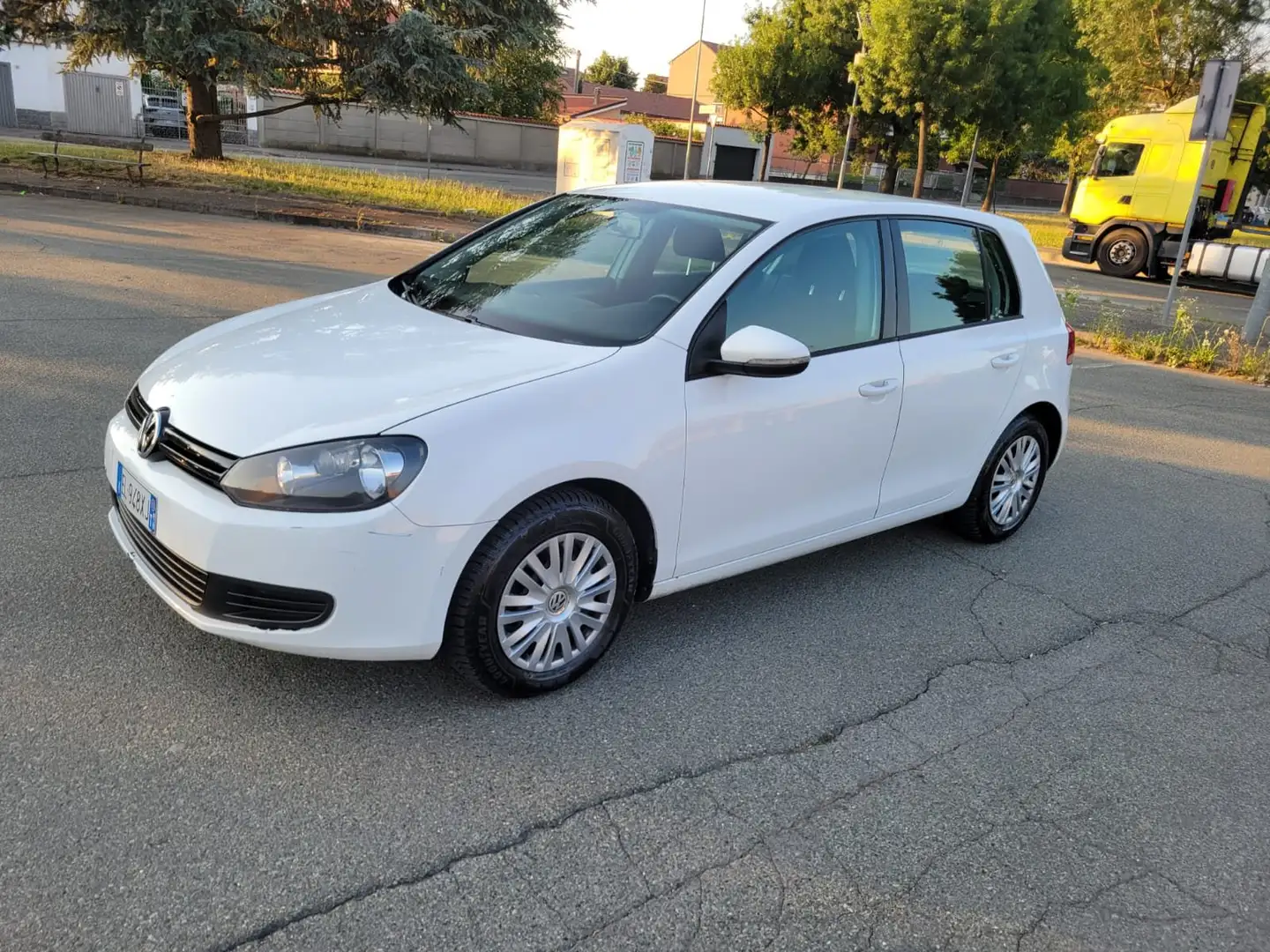 Volkswagen Golf Golf 5p 1.6 tdi Highline euro 5b Bianco - 2