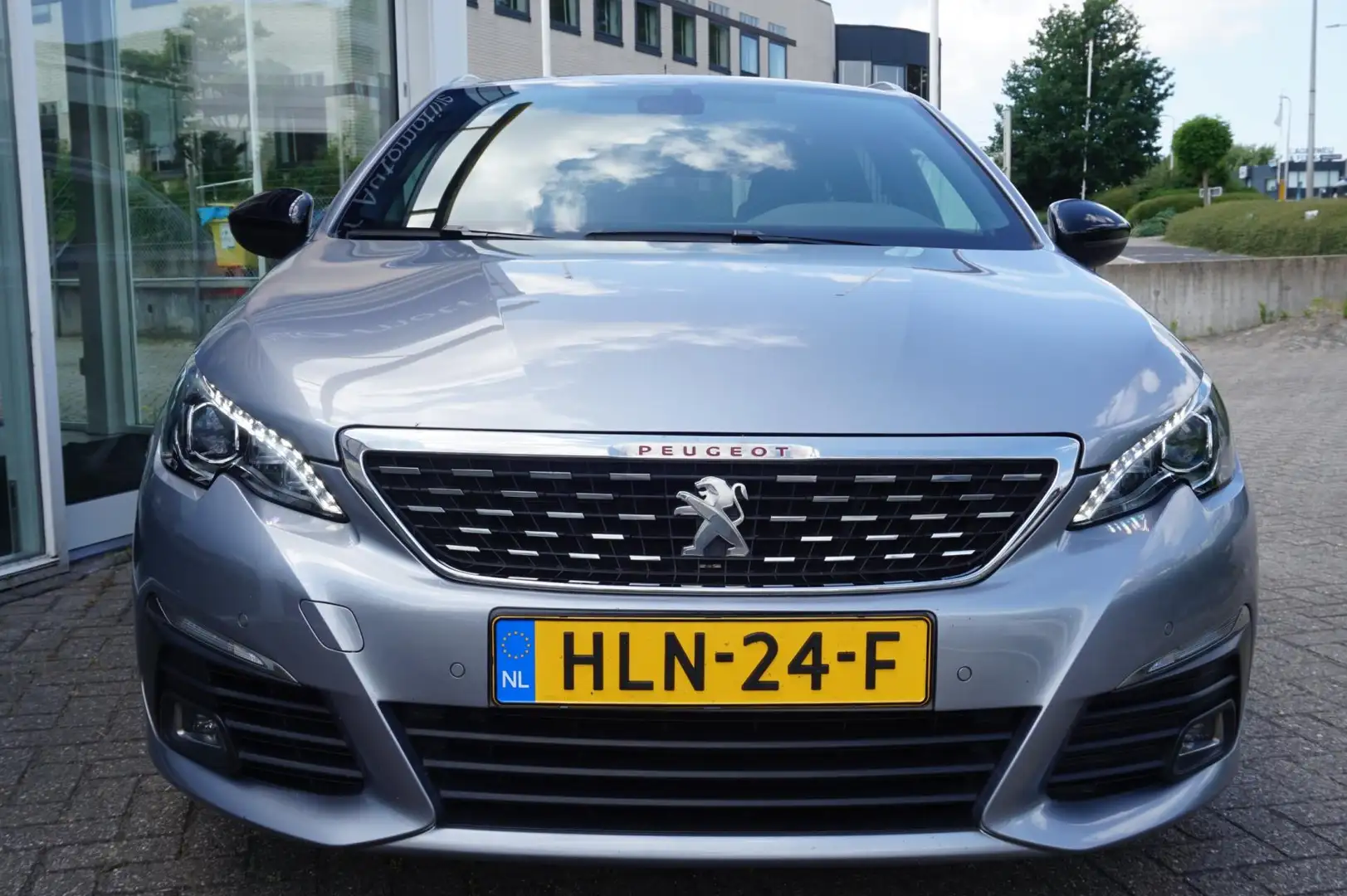 Peugeot 308 SW 1.2 PureTech GT / navigatie / camera / automaat Grijs - 2