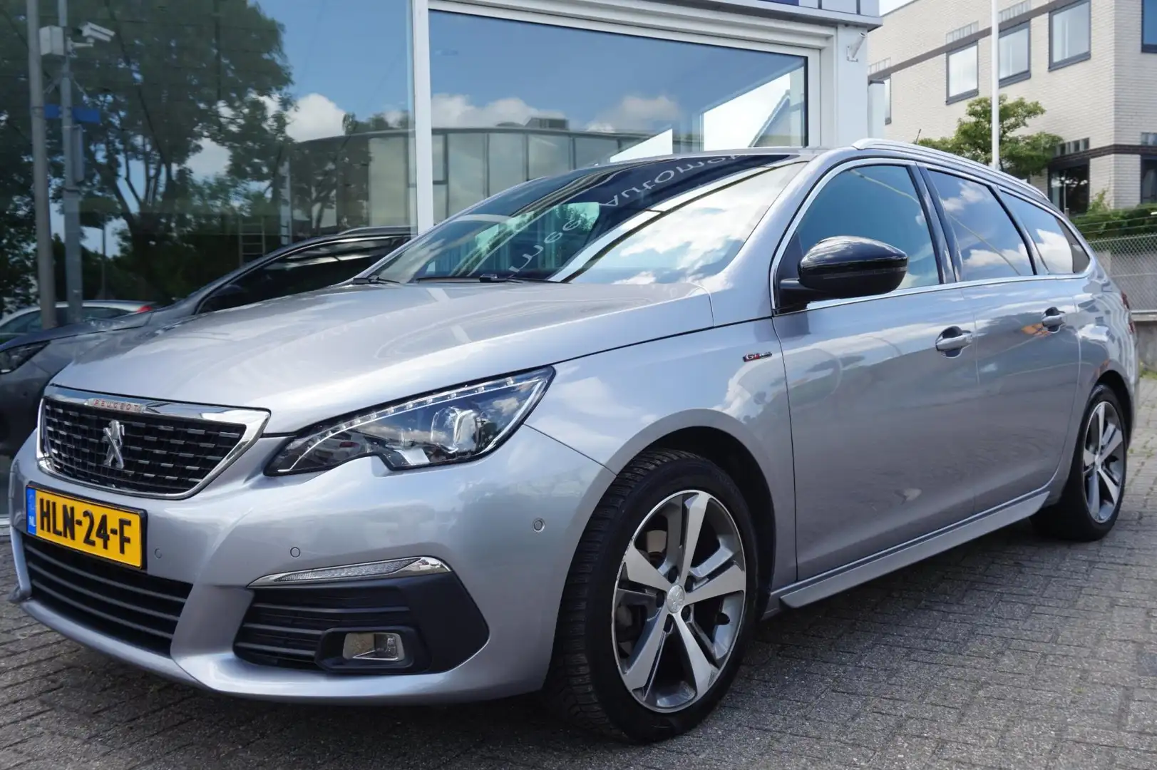 Peugeot 308 SW 1.2 PureTech GT / navigatie / camera / automaat Grijs - 1