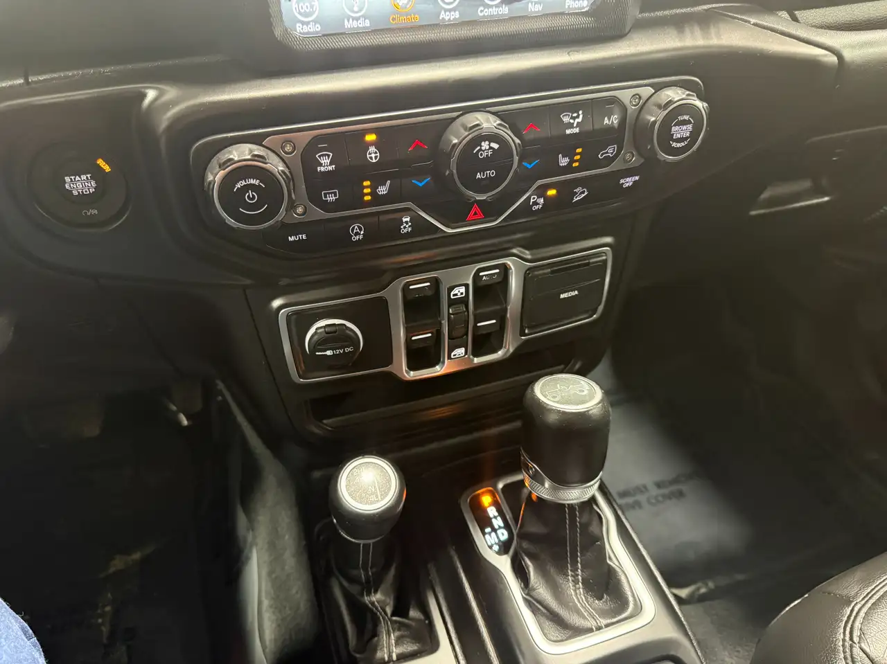 Jeep Wrangler снимка Jeep Wrangler