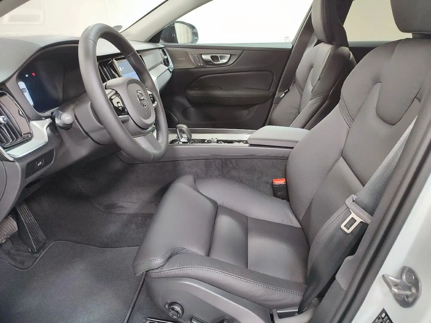 Volvo V60 B4 Plus Dark Automatik ACC Frontscheibenhzg Weiß - 2