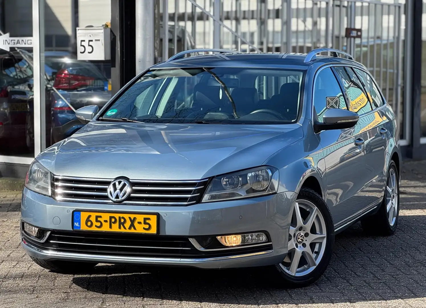 Volkswagen Passat Variant 1.8 TSI Highline Automaat Navi PDC Cruise Trekhaak Grijs - 2