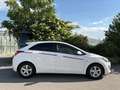 Hyundai i30 i30 1,4CVVT PDC AHK LED Klimaautomatik Service NEU Schwarz - thumbnail 2