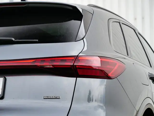 Audi Q5 view 10
