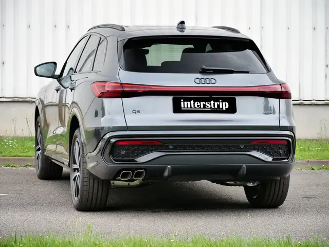 Audi Q5 view 4