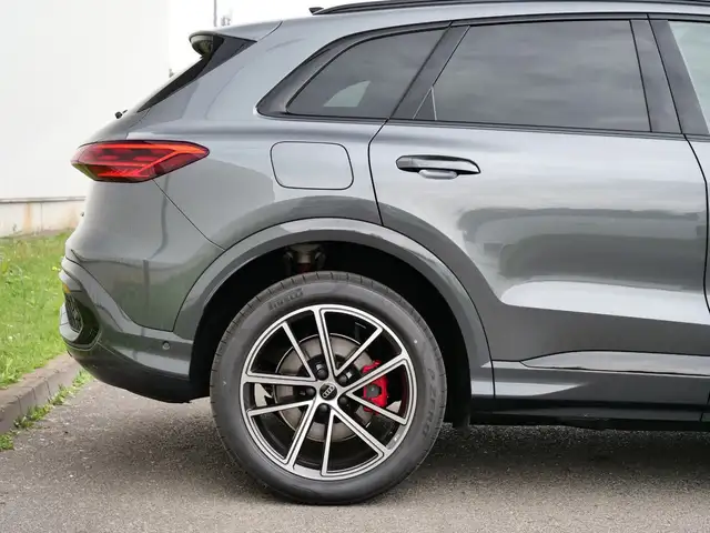 Audi Q5 view 13