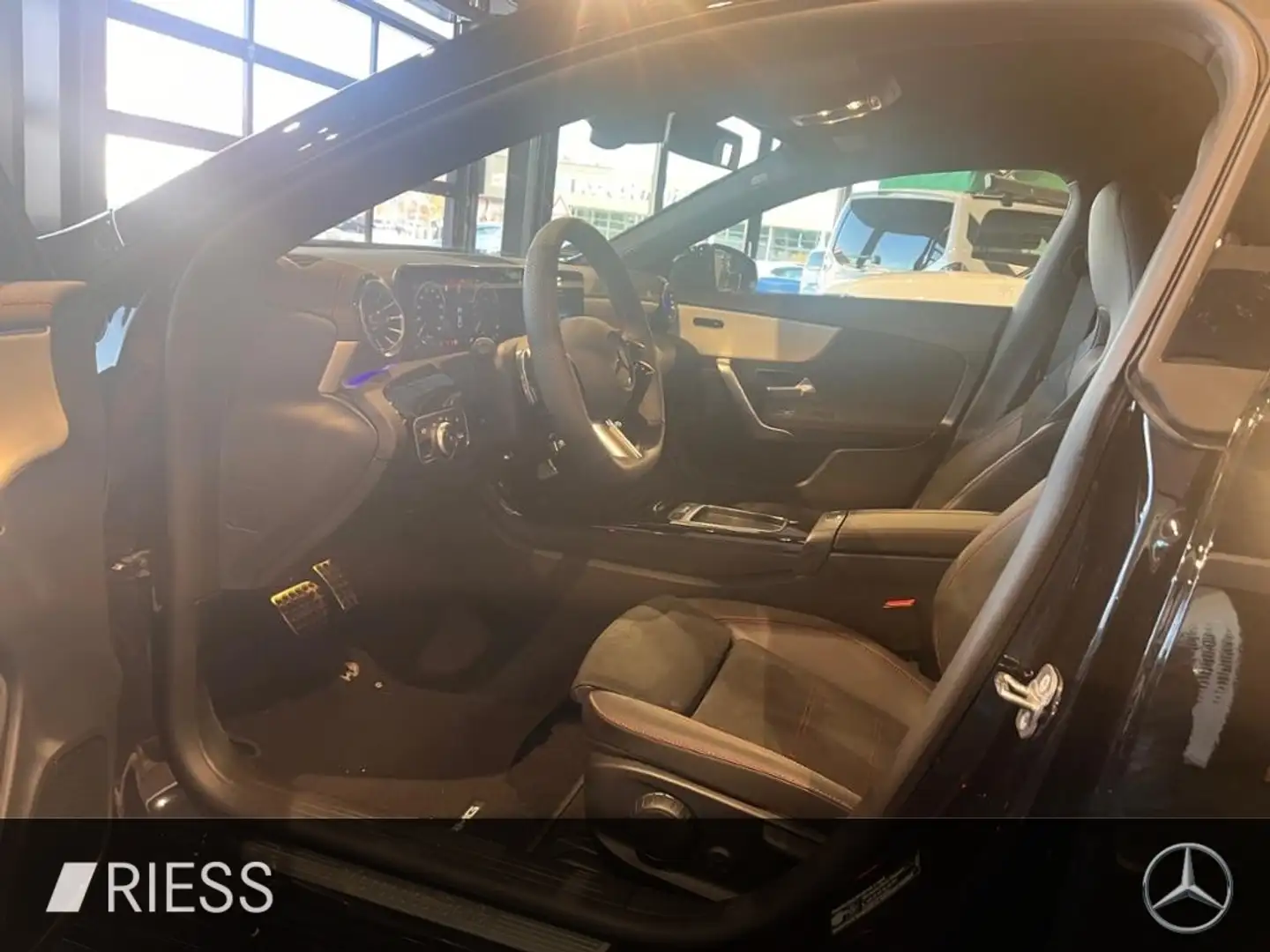 Mercedes-Benz CLA 200 Coupé AUT DynLicht Fernlichtass. Kam. LM Schwarz - 2