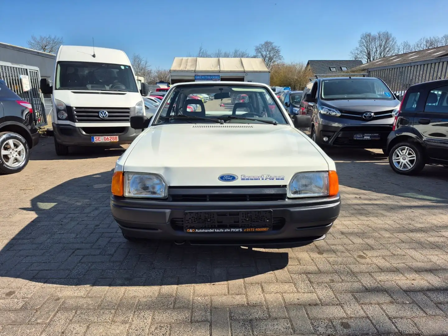 Ford Escort White - 2
