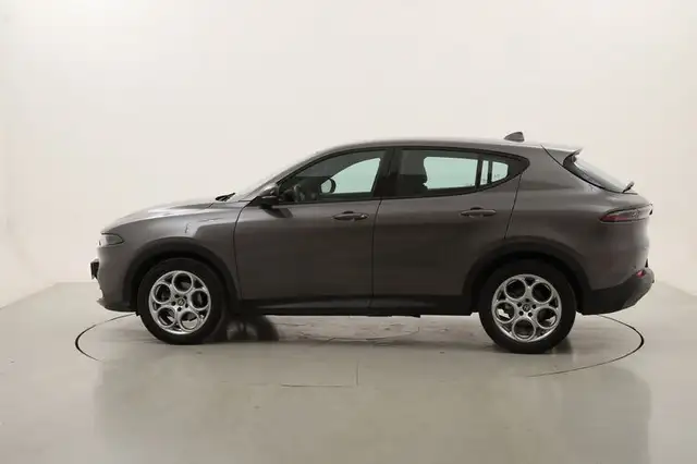 Alfa Romeo Tonale view 2
