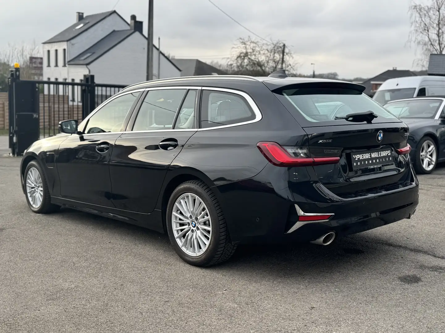 BMW 330 Touring 330eXA PHEV Luxury Line Noir - 2