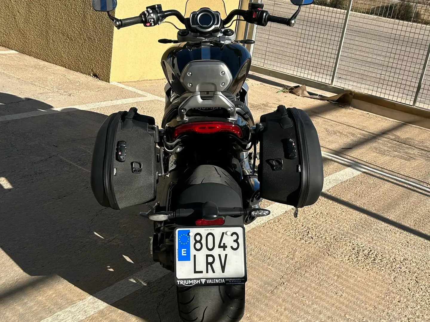 Triumph Rocket 3 GT Negro - 2