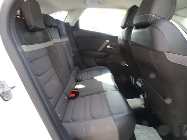 Citroen C4 view 11