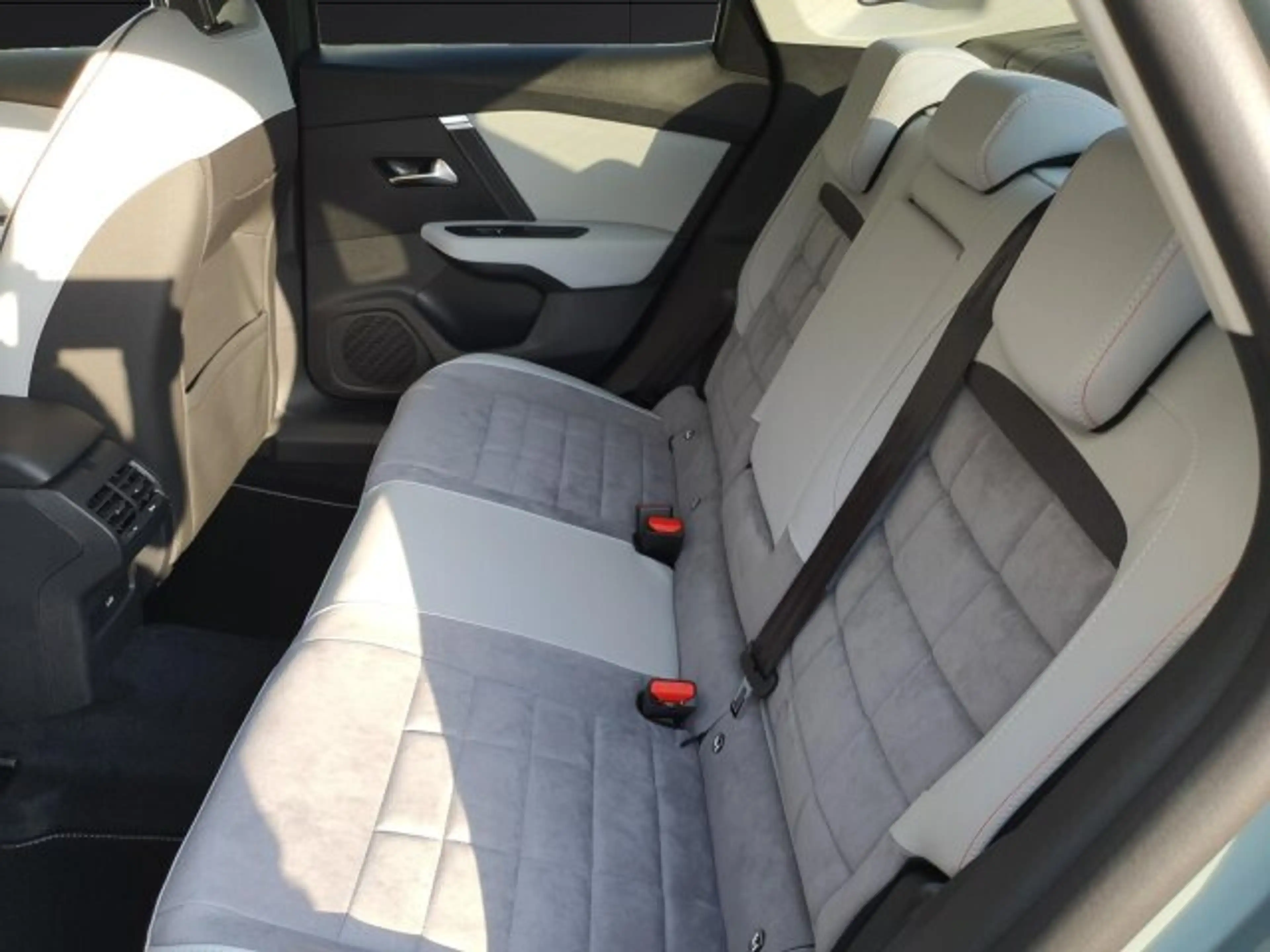 Citroen C4 X C4 X 1.2 Hybrid 145 Max +360°+Beh.Front+ACC+ — photo 14