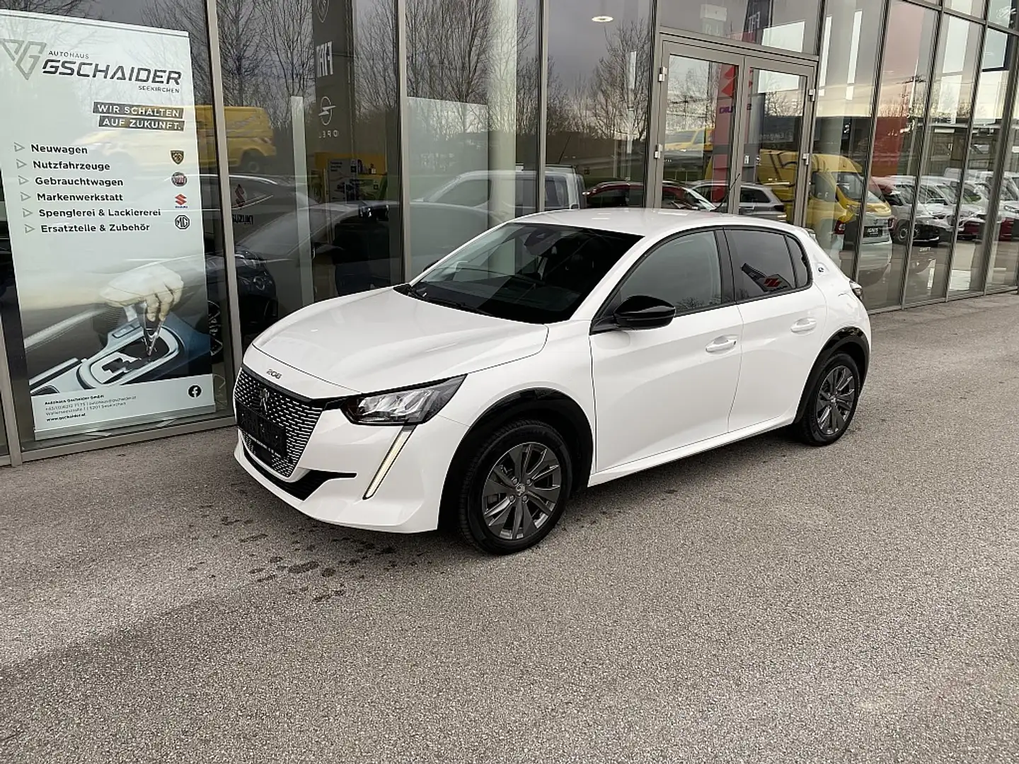 Peugeot e-208 50kWh Allure Pack Weiß - 2
