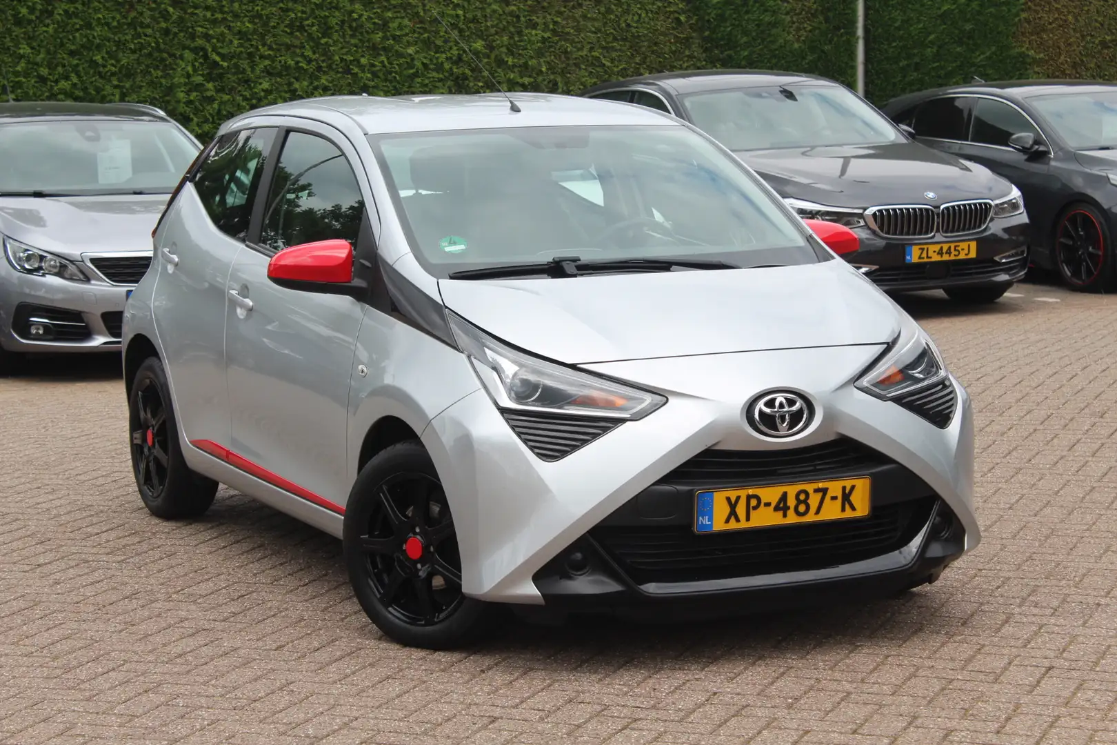 Toyota Aygo 1.0 VVT-i x-play / Camera / Navigatie / 15'' / Cru Gris - 1