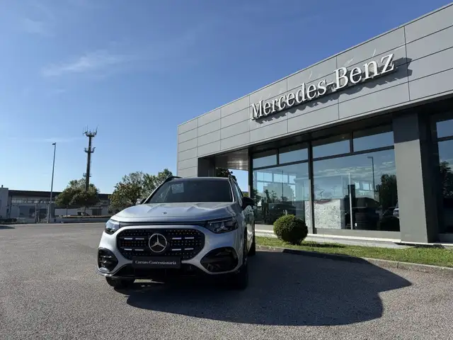 Mercedes-Benz GLB 200
