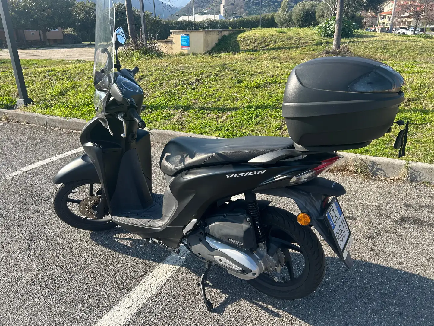 Honda Vision 110 Negro - 1