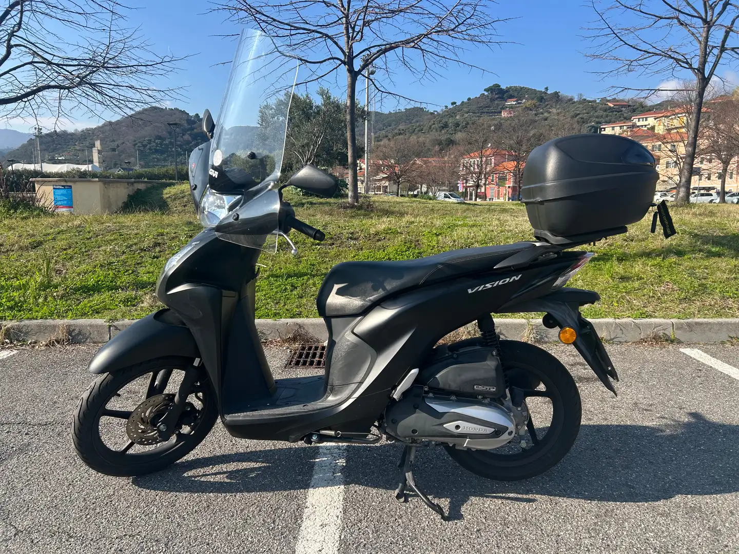 Honda Vision 110 Negro - 2
