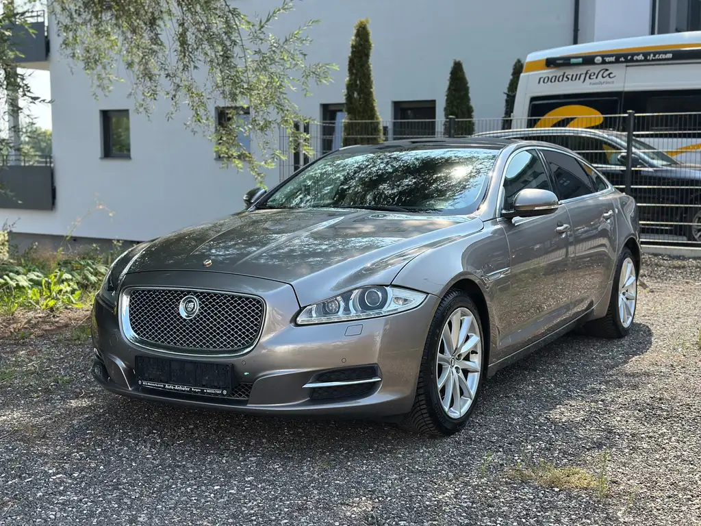 Jaguar XJ