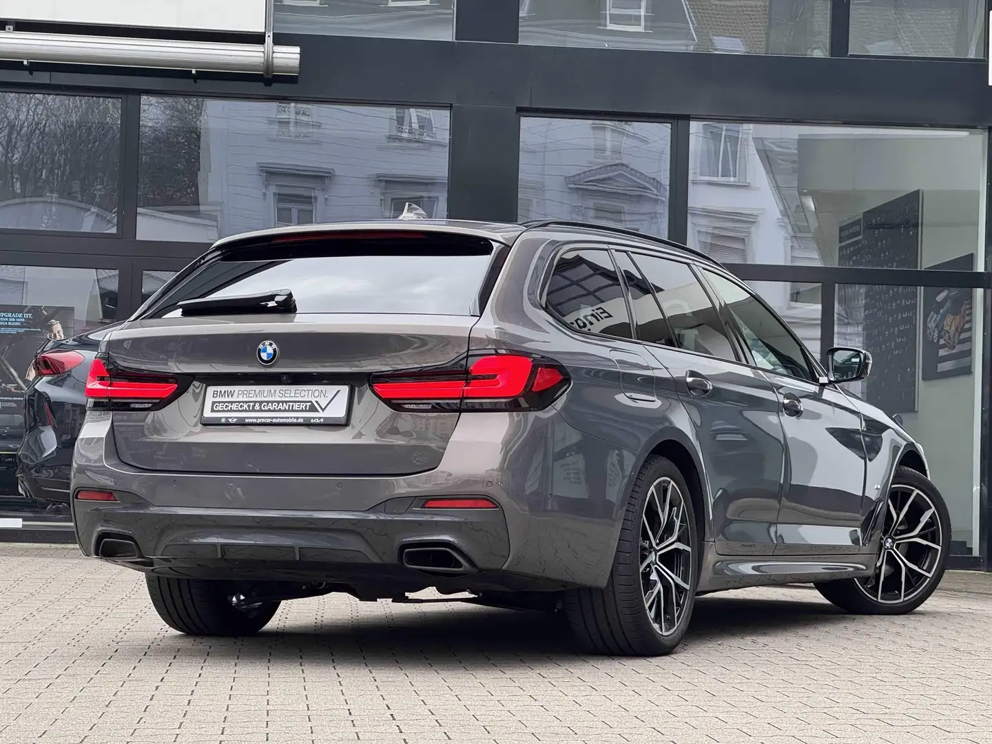 BMW 530 d xDrive Touring M Sport Pano DA Prof PA HiFi Grau - 2