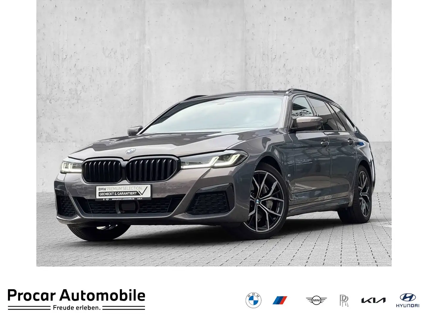 BMW 530 d xDrive Touring M Sport Pano DA Prof PA HiFi Grau - 1