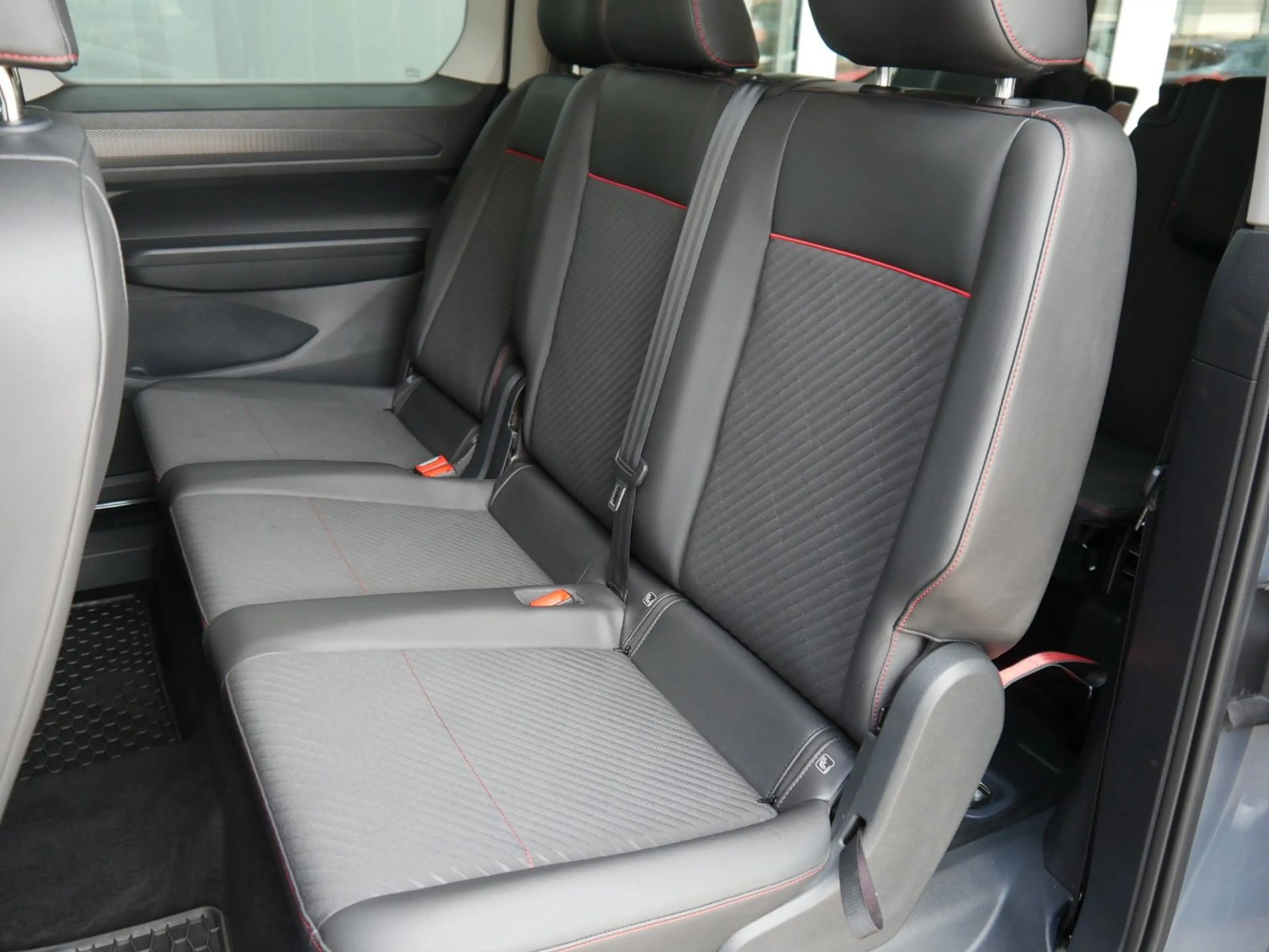 Ford Grand Tourneo Connect 7-Sitzer Diesel Automatik — photo 4