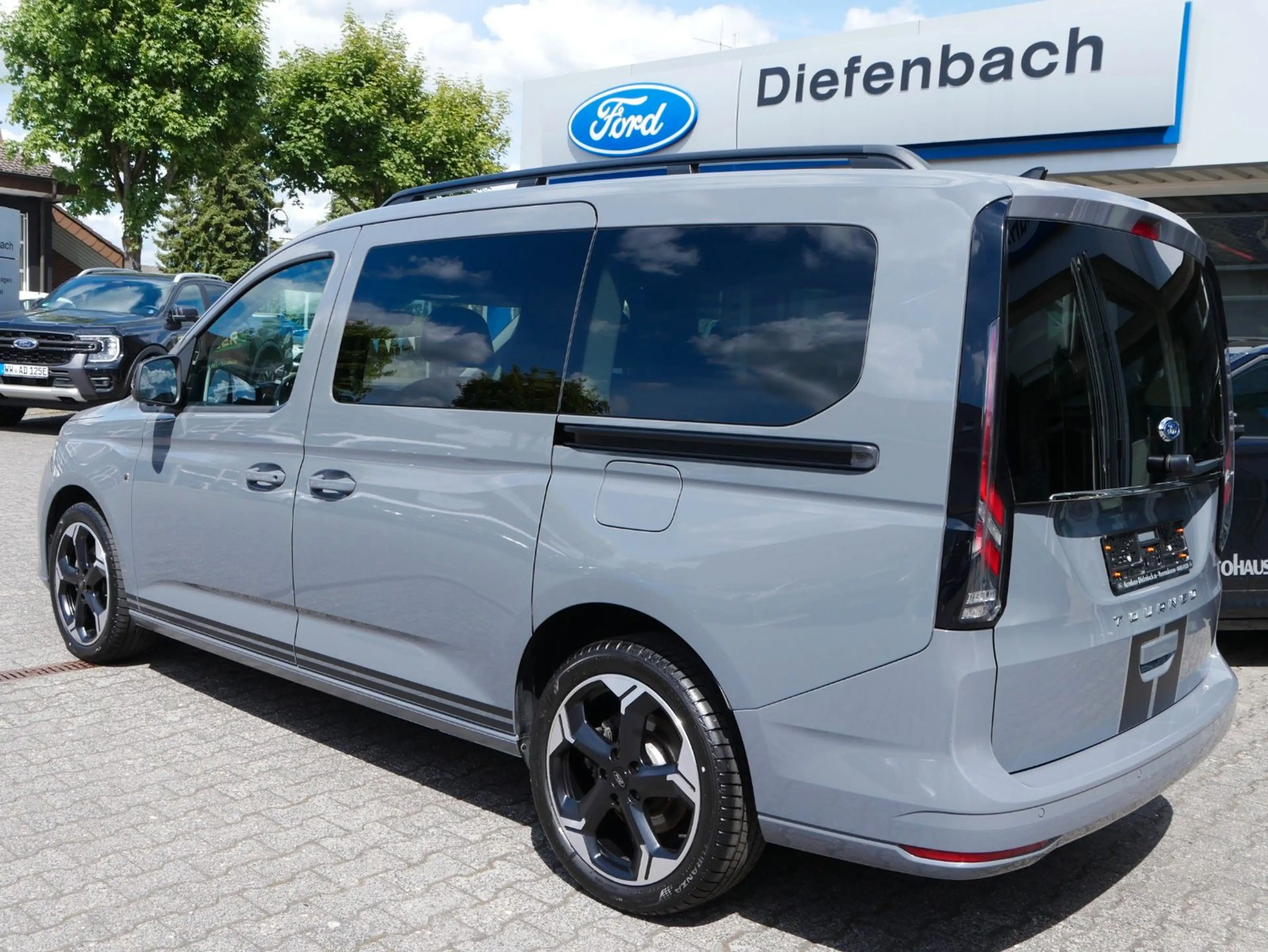 Ford Grand Tourneo Connect 7-Sitzer Diesel Automatik — photo 2