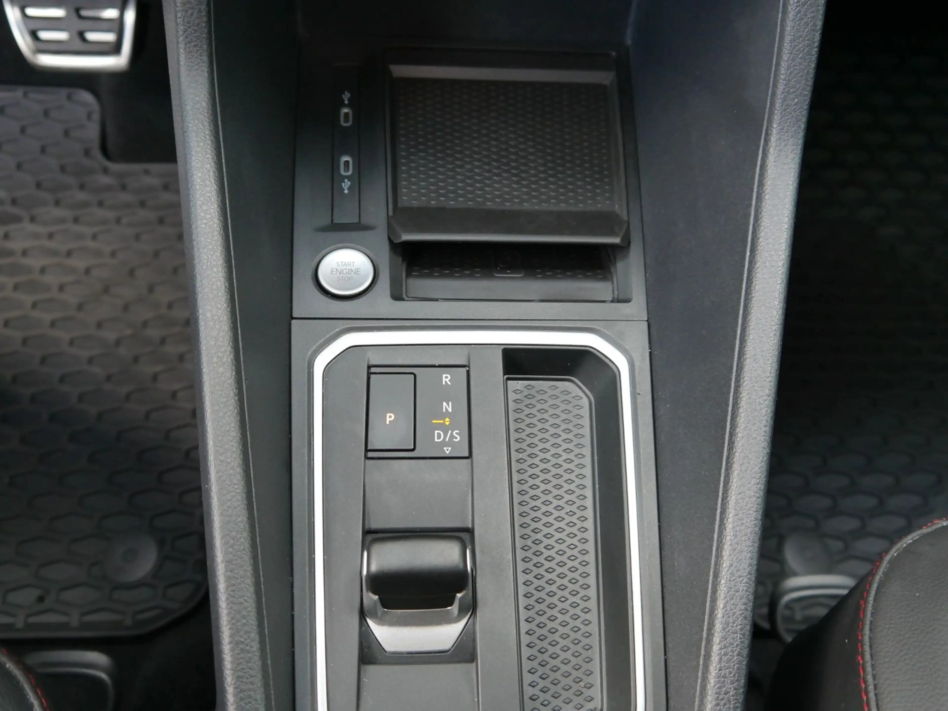 Ford Grand Tourneo Connect 7-Sitzer Diesel Automatik — photo 10