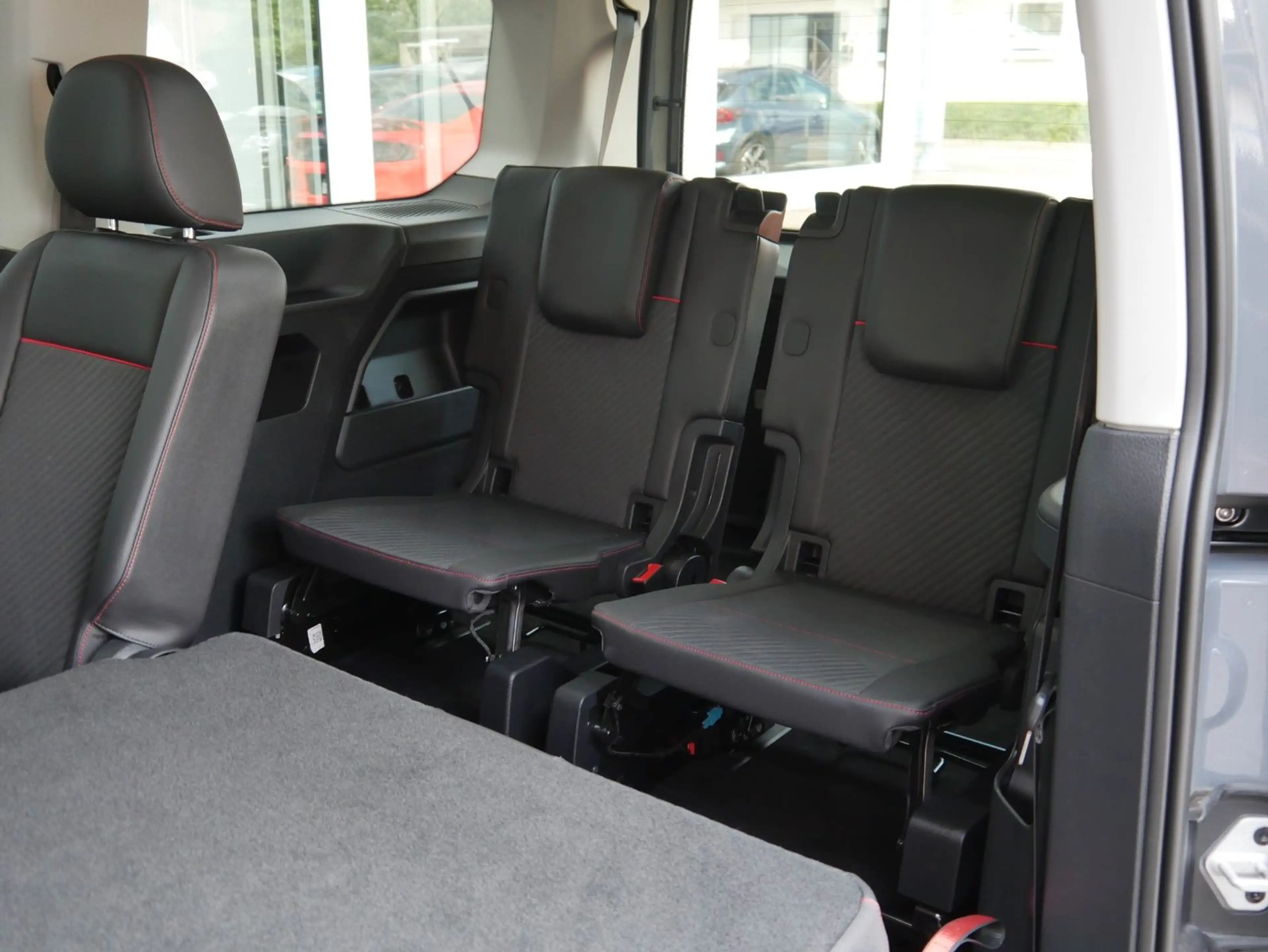 Ford Grand Tourneo Connect 7-Sitzer Diesel Automatik — photo 5
