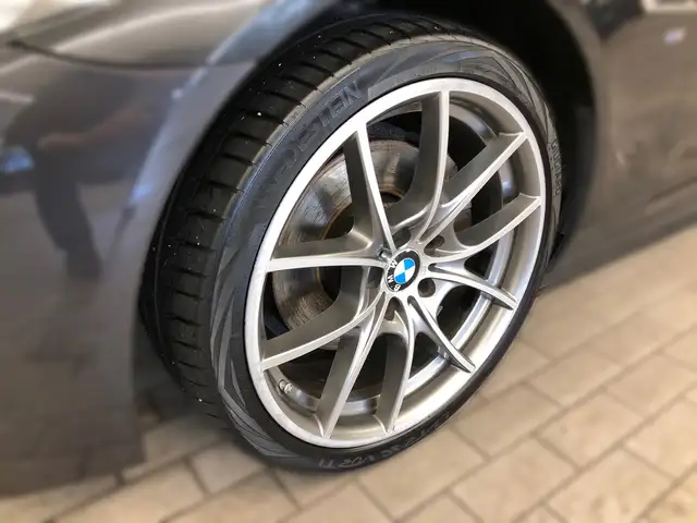 BMW 5 Series view 3