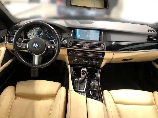 BMW 5 Series view 9