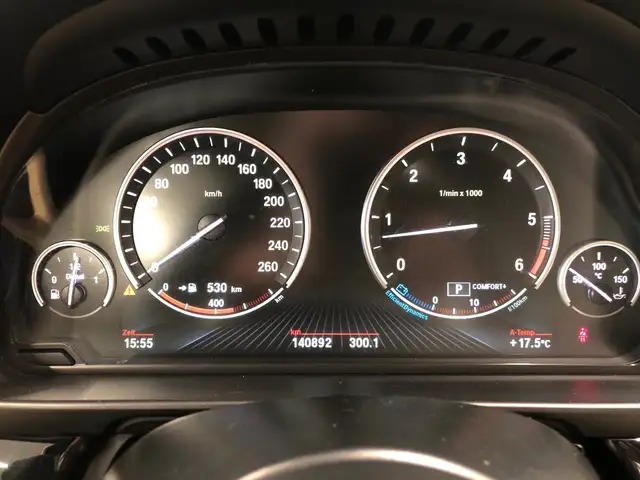 BMW 5 Series view 4