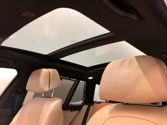 BMW 5 Series view 13