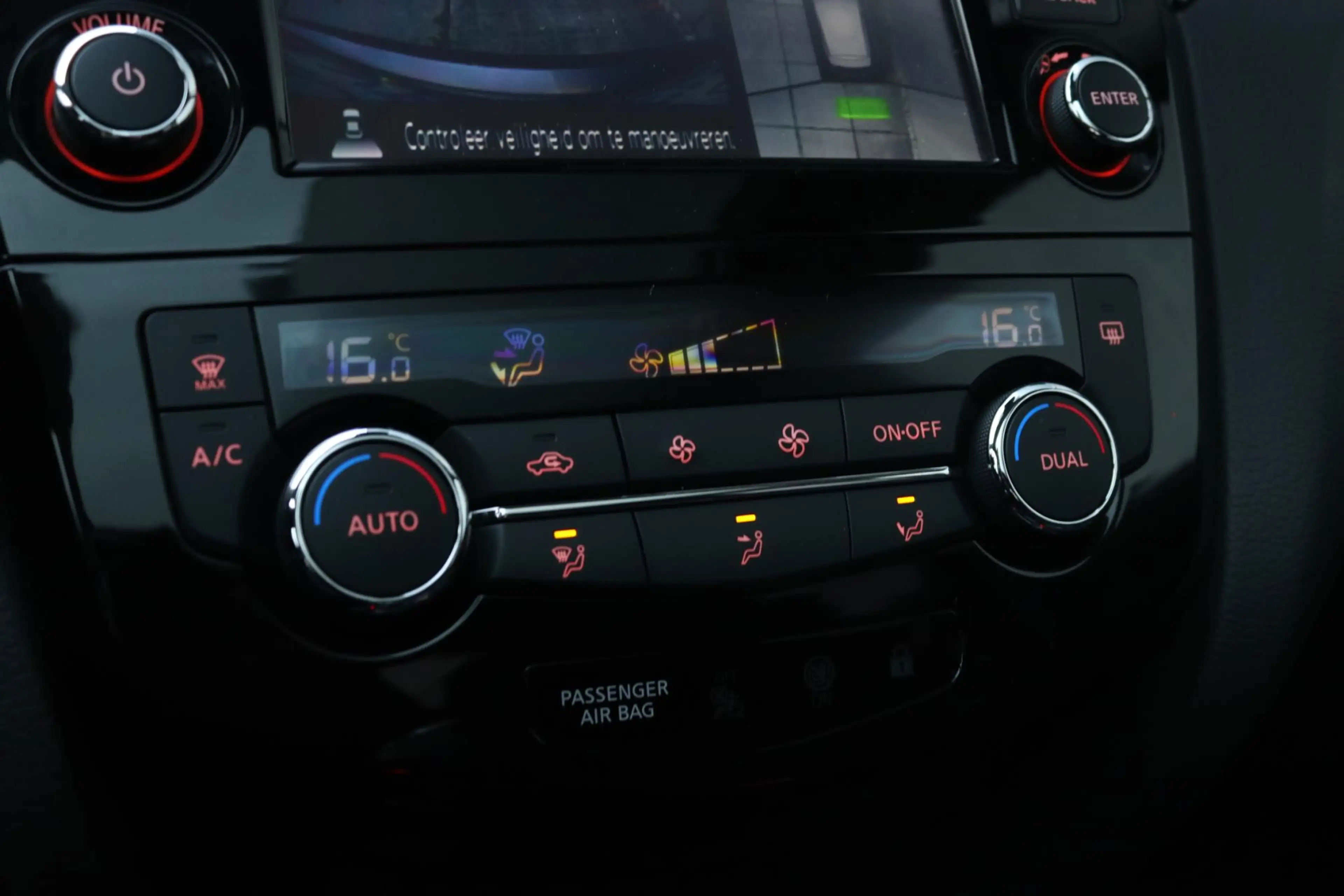 Nissan Qashqai 1.2 N-Connecta / CAMERA / NAVI / PANO DAK / 18"LMV — photo 12
