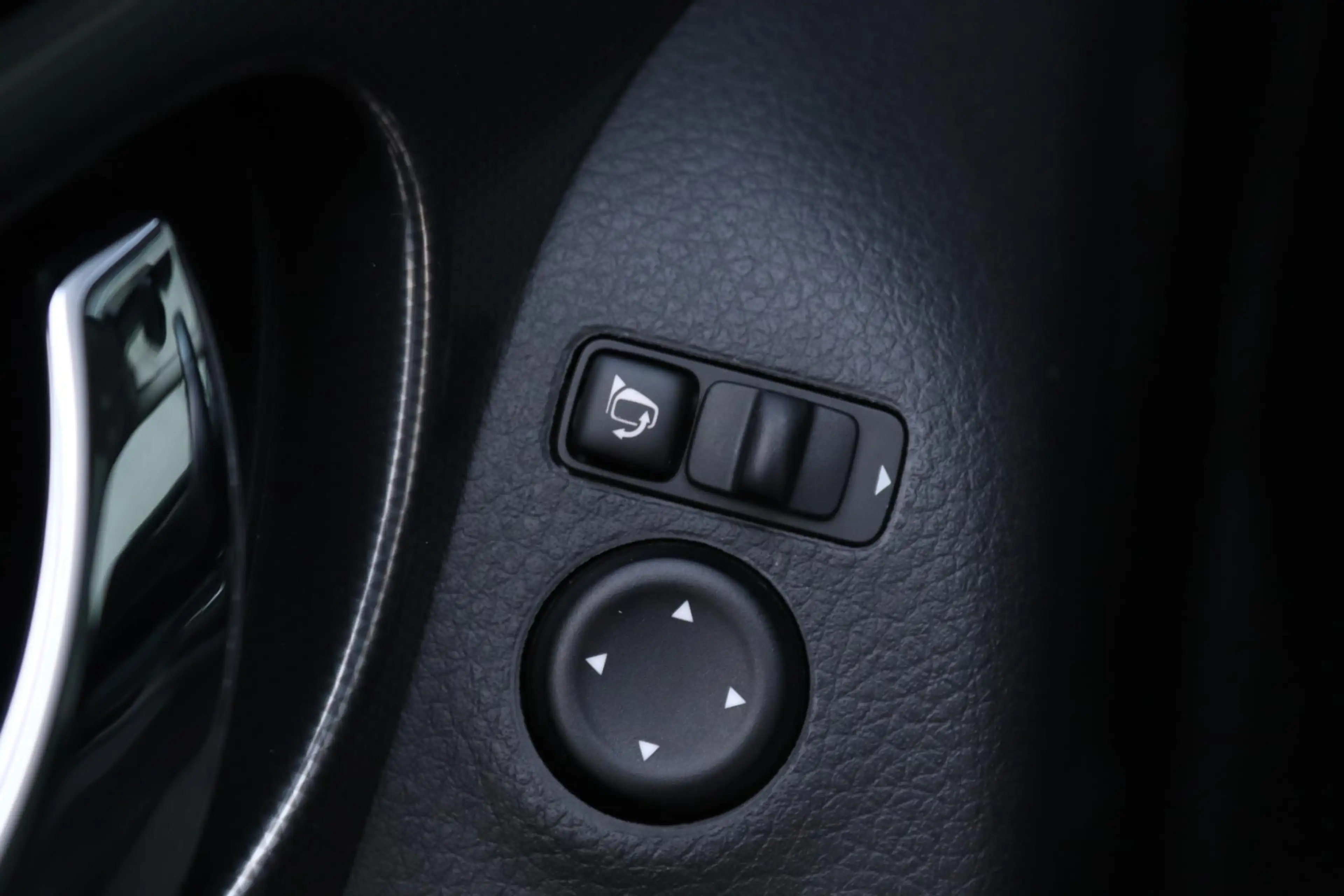 Nissan Qashqai 1.2 N-Connecta / CAMERA / NAVI / PANO DAK / 18"LMV — photo 14