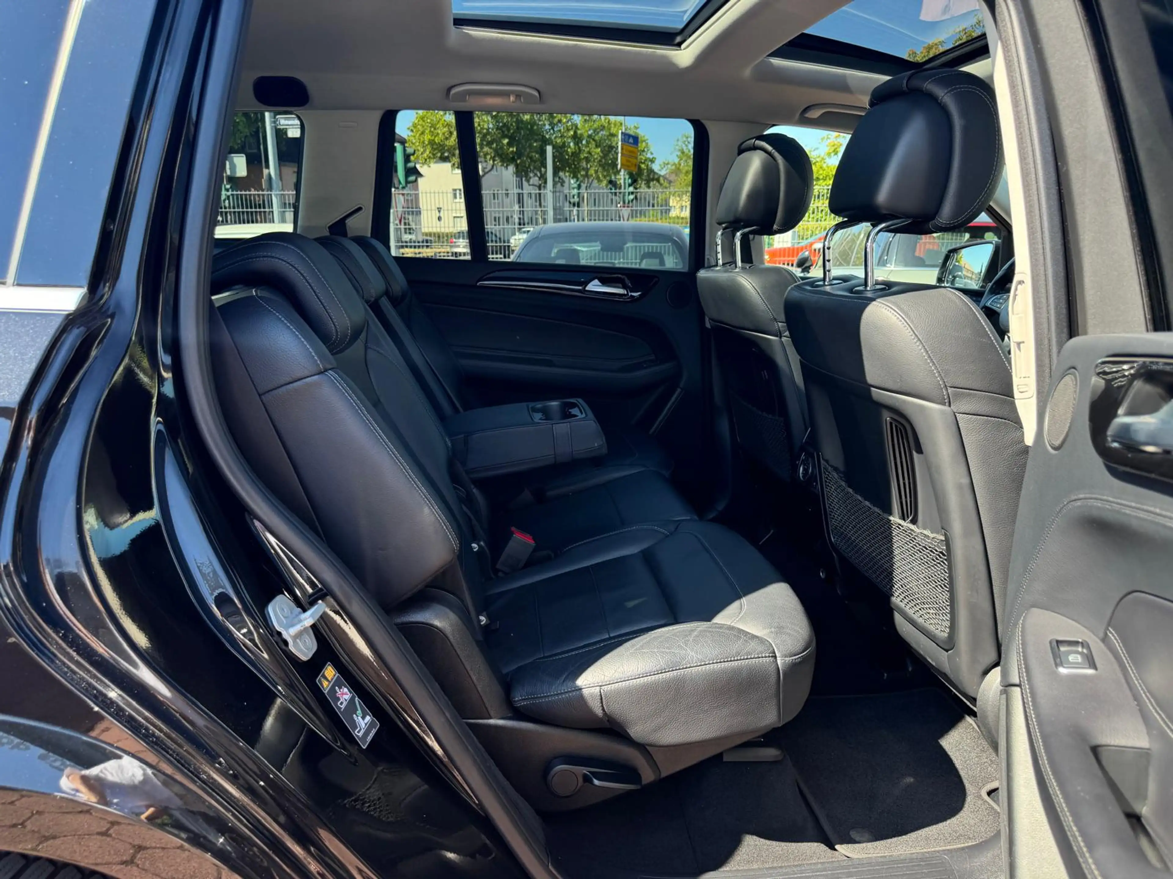 Mercedes-Benz GLS 350 d 4Matic AMG Line 7-SITZ PANO DISTR 360° — photo 12