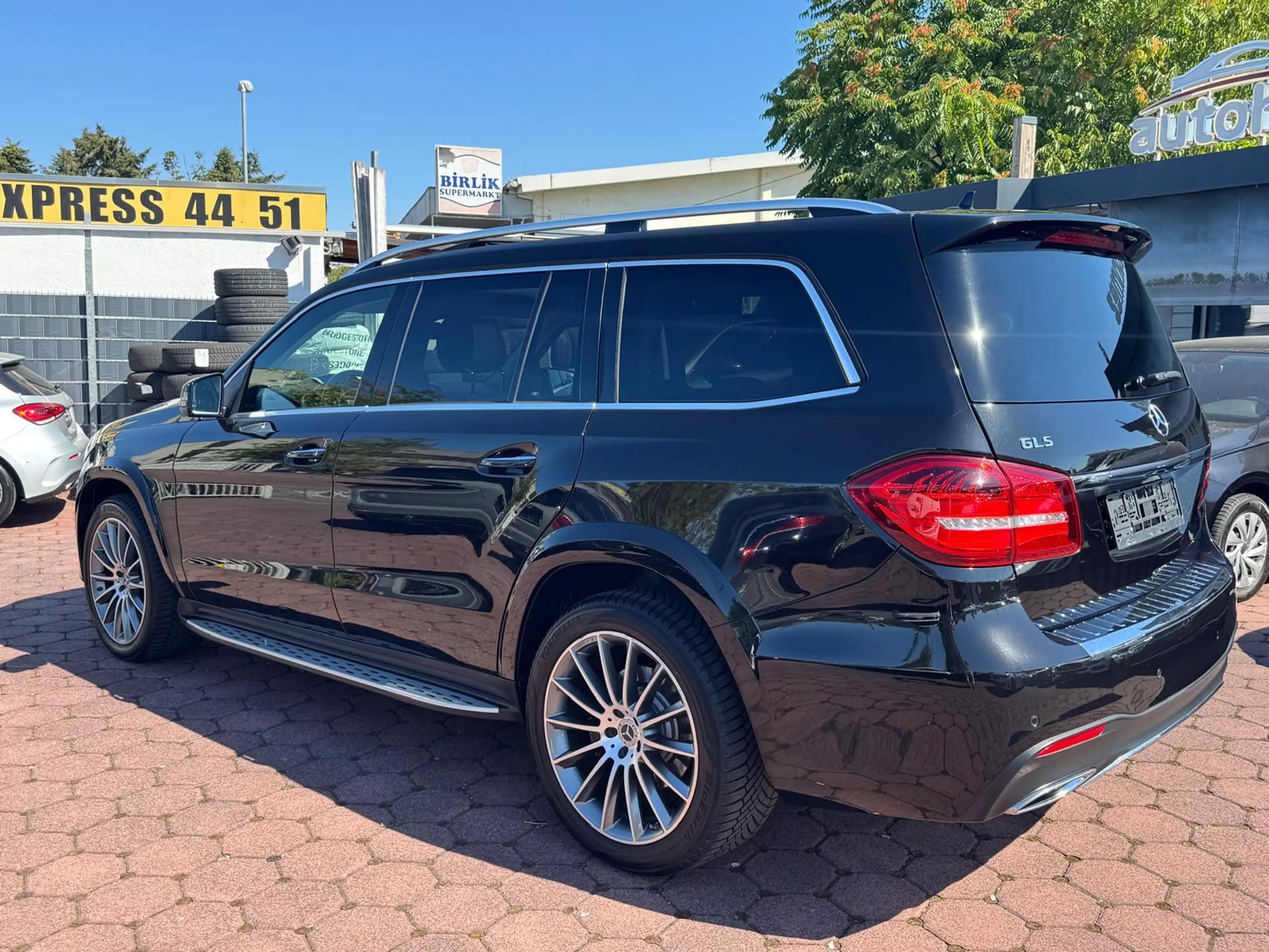 Mercedes-Benz GLS 350 d 4Matic AMG Line 7-SITZ PANO DISTR 360° — photo 7