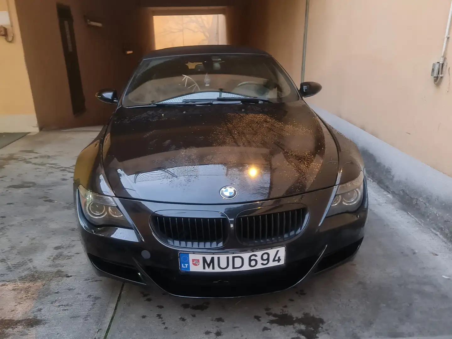 BMW M6 Cabrio 5.0 V10 auto crna - 1