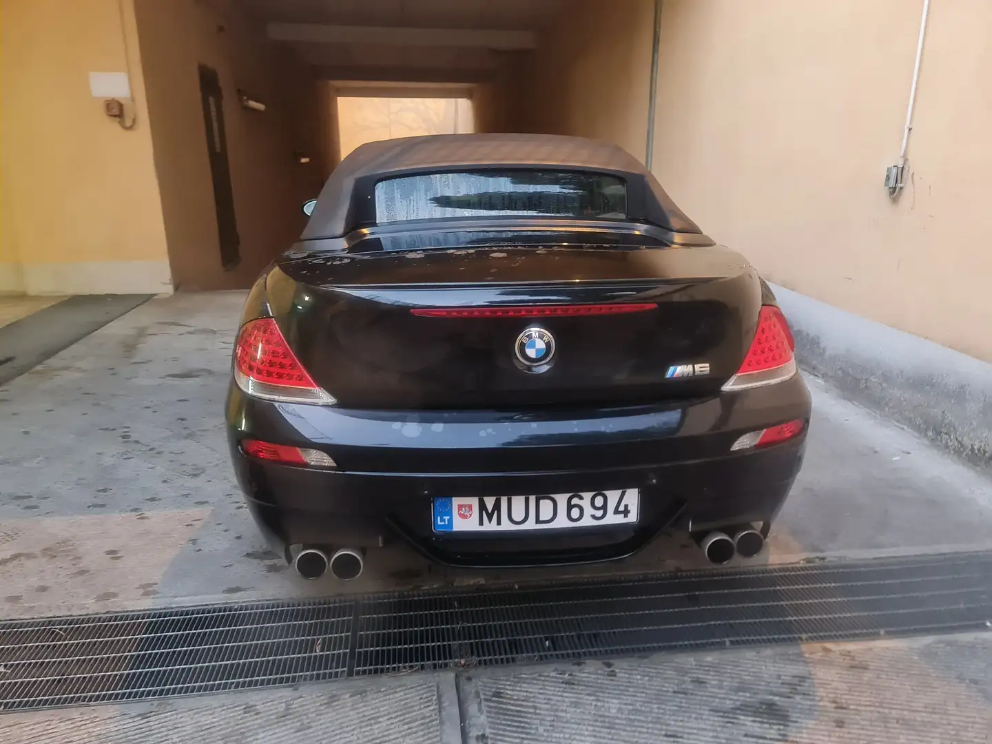 BMW M6 Cabrio 5.0 V10 auto Czarny - 2