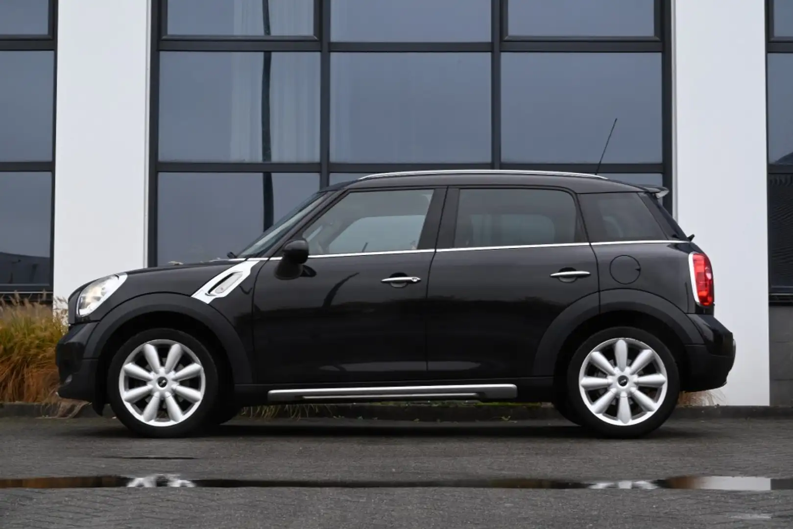 MINI Cooper Countryman Pepper 1.6 Automaat Leer Navi Cruise Zwart - 2
