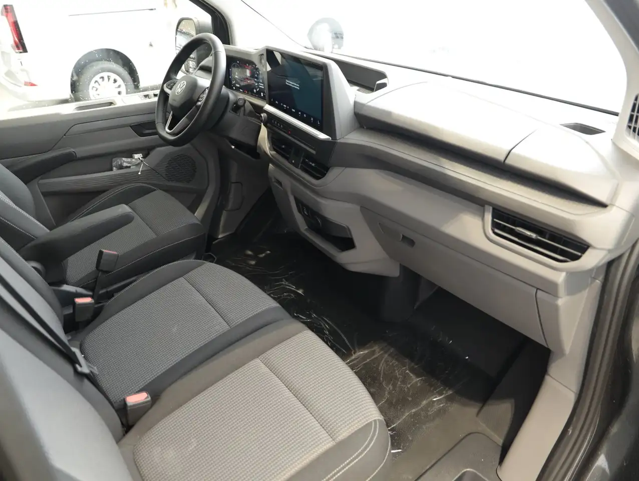 Volkswagen T7 Caravelle 2026 — фото 10