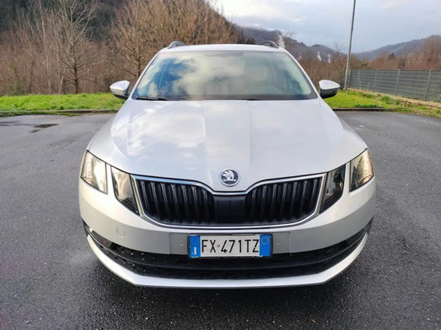 Skoda Octavia 1.6 TDI SCR 115 CV DSG Wagon Executive Argento - 2