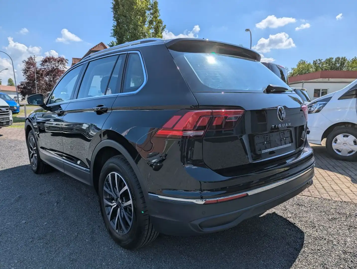 Volkswagen Tiguan 1.5 TSI OPF Life Schwarz - 2