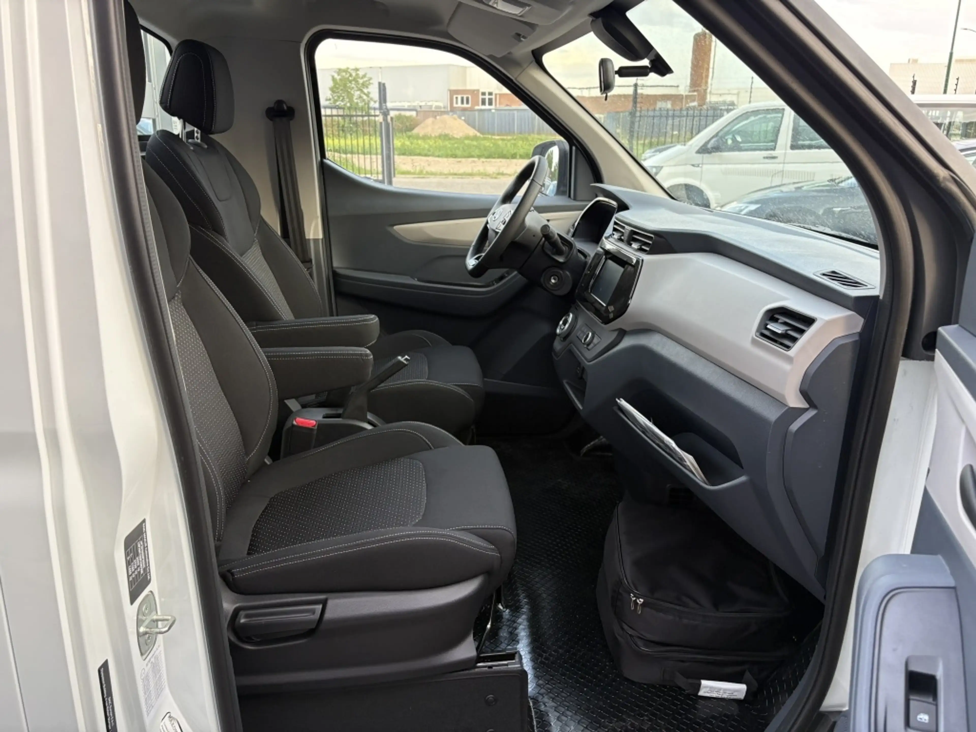 Maxus eDeliver 3 50 kWh L2 open laadbak — photo 5