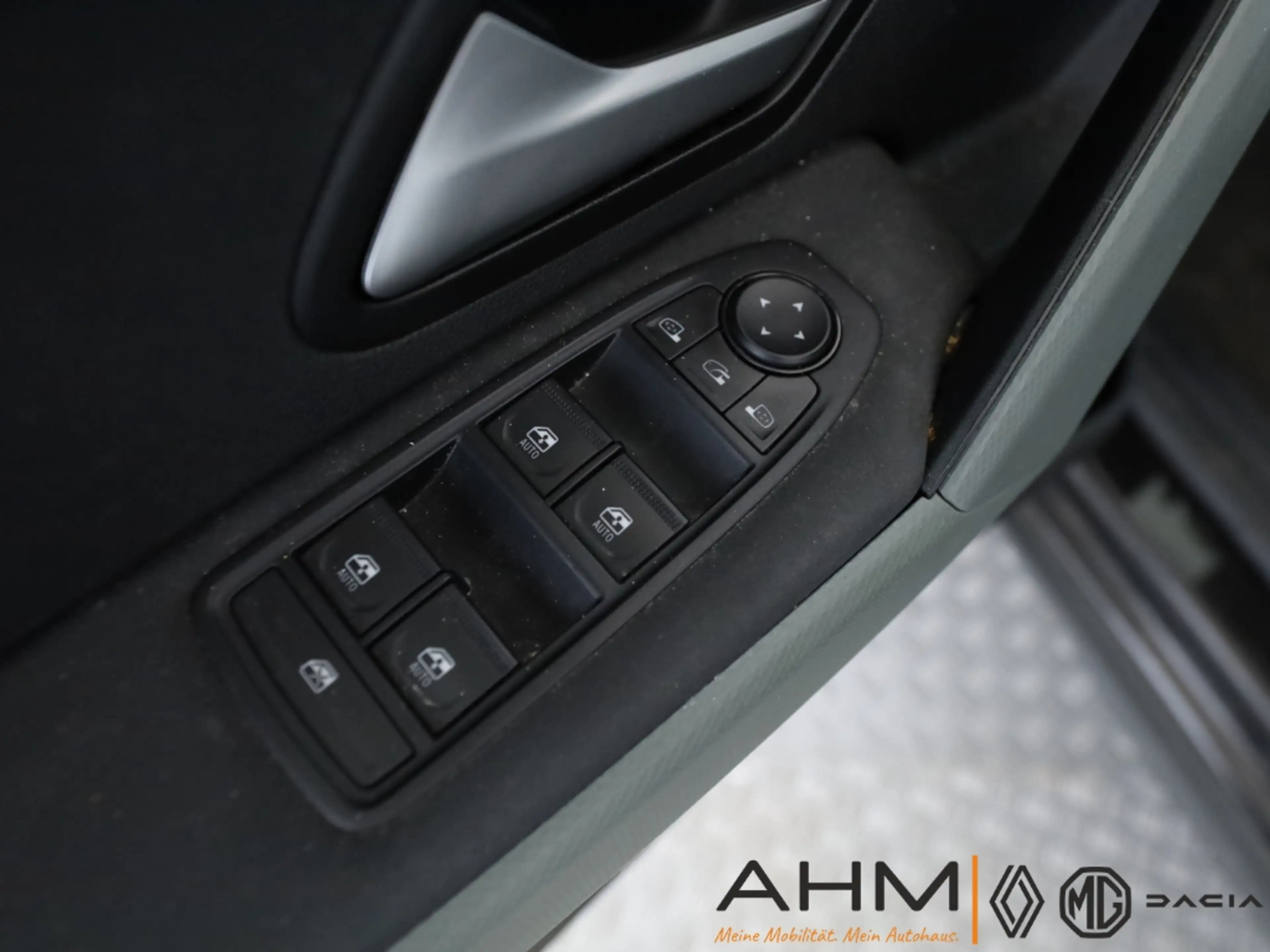 Dacia Duster III Hybrid 140 Extreme — photo 7