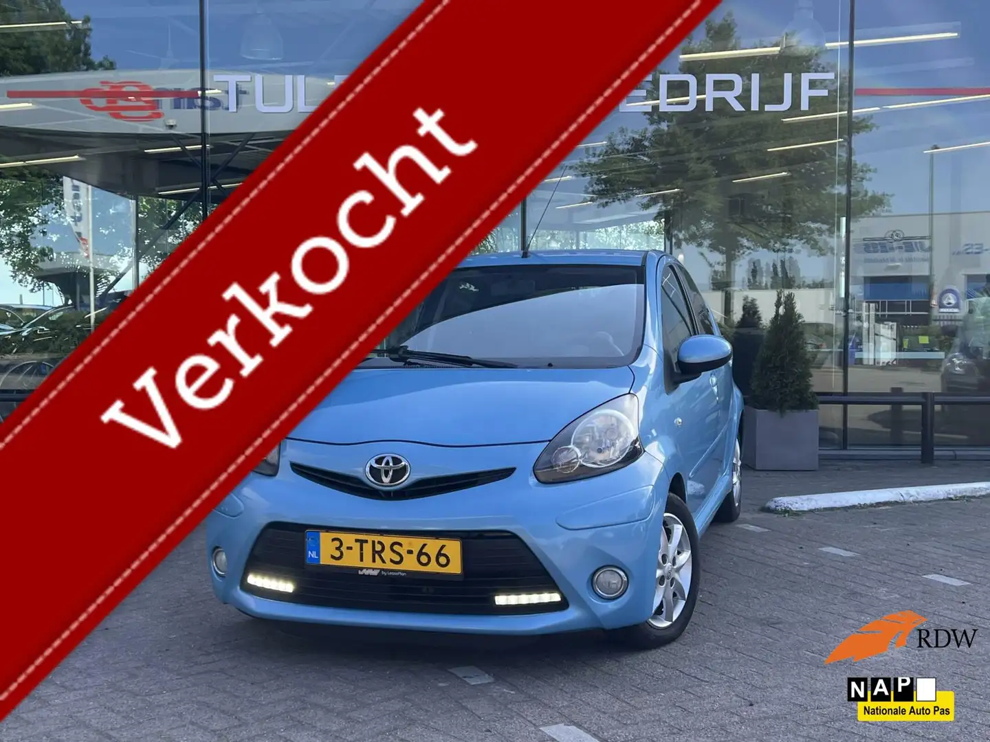 Toyota Aygo 1.0 VVT-i Dynamic Blue 5 deurs Airco LMV NAP Синій - 1
